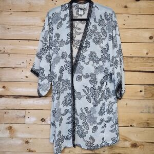 In Bloom by Jonquil Robe Medium White Black Floral‎ Kimono Sleeves FLAWS